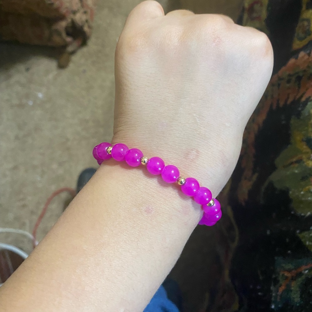 Magenta glass bead bracelet
